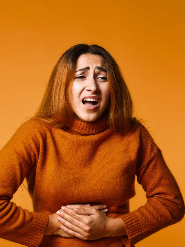 फूड पॉइजन के लक्षण क्या होते हैं? [food poisoning symptoms in hindi]